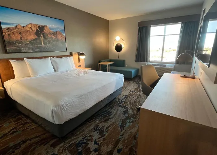 La Quinta & By Wyndham Hotel 3*