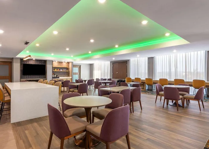 Hotel La Quinta & By Wyndham 3*